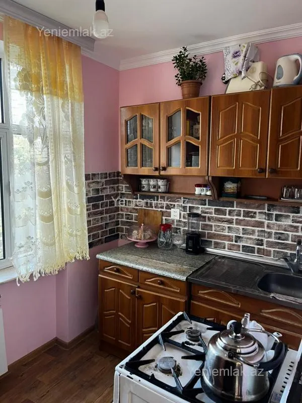 Satılır 1 otaqlı köhnə tikili 35 m²