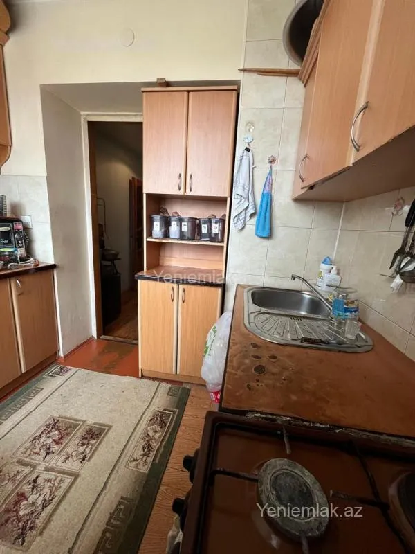 Satılır 2 otaqlı köhnə tikili 43 m²