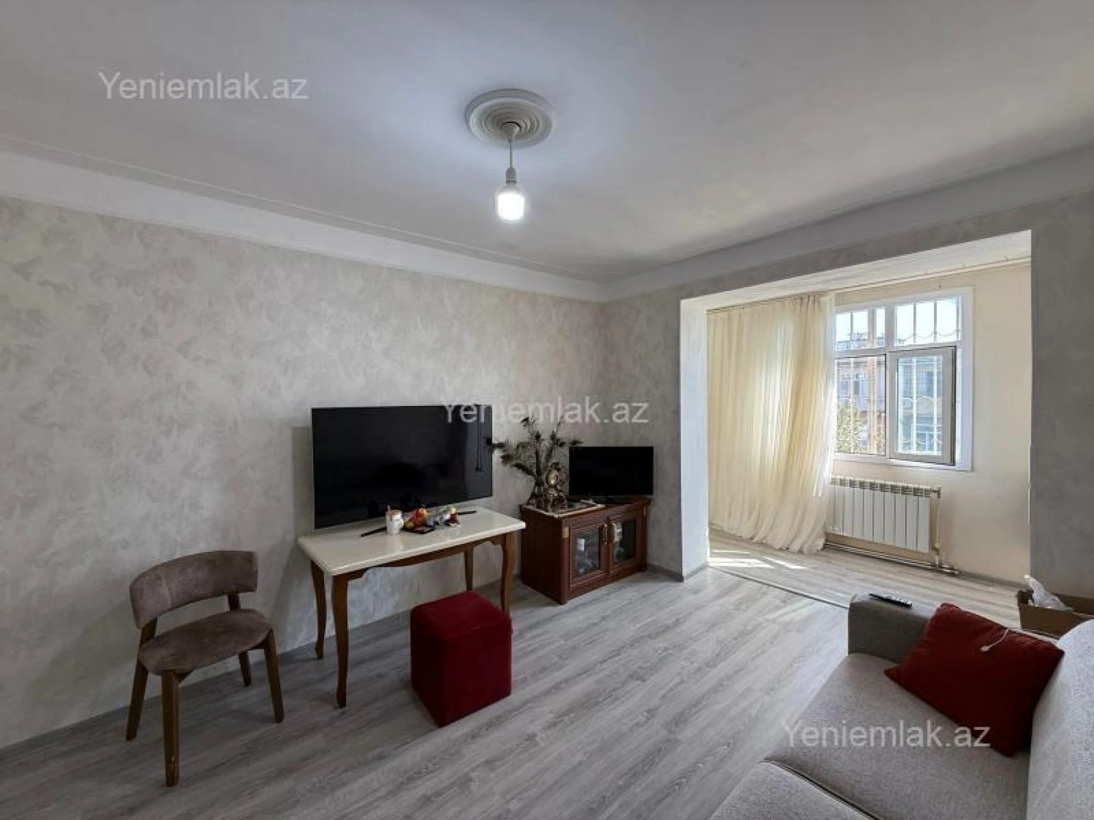 Satılır 2 otaqlı köhnə tikili 55 m²