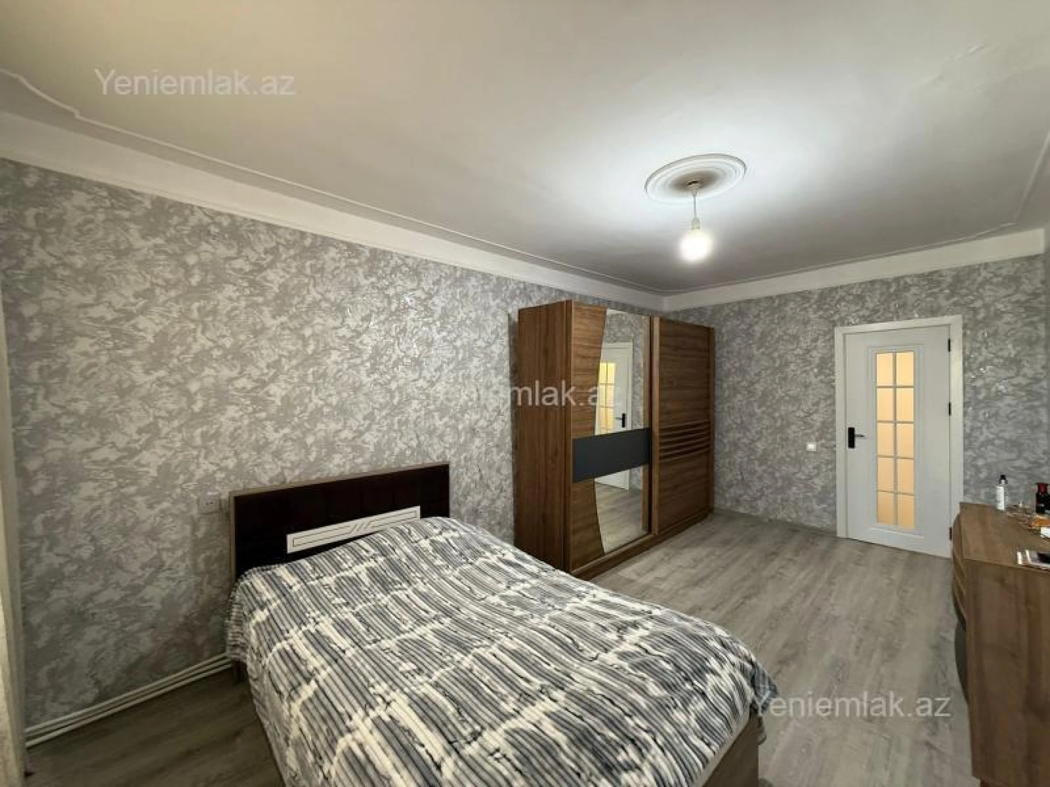 Satılır 2 otaqlı köhnə tikili 55 m²