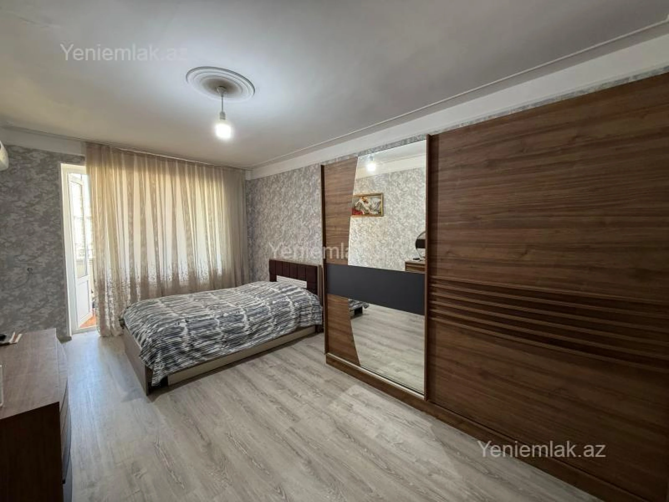 Satılır 2 otaqlı köhnə tikili 55 m²