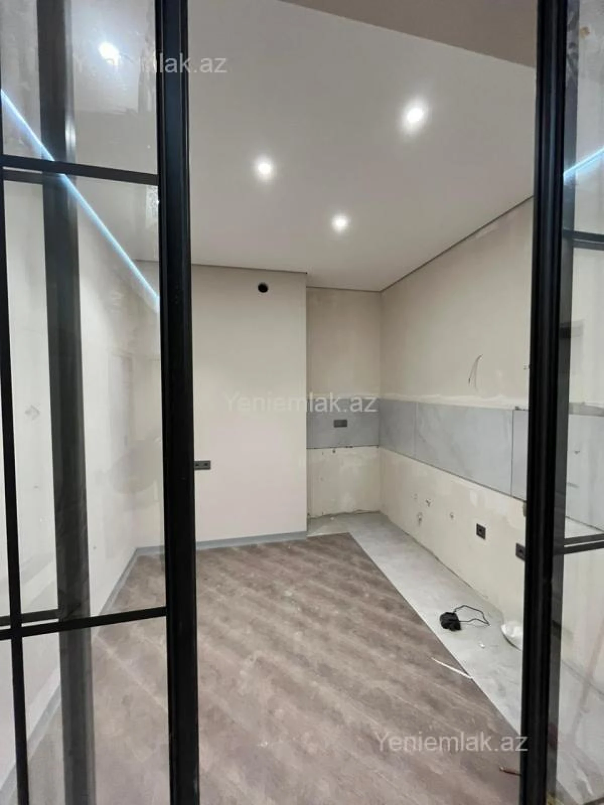 Satılır 3 otaqlı yeni tikili 100 m²