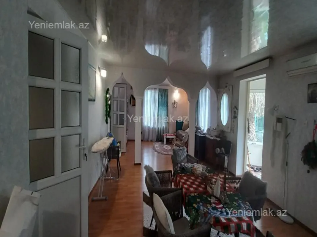 Satılır 6 otaqlı həyət evi 200 m²