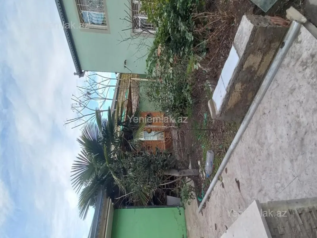 Satılır 6 otaqlı həyət evi 200 m²