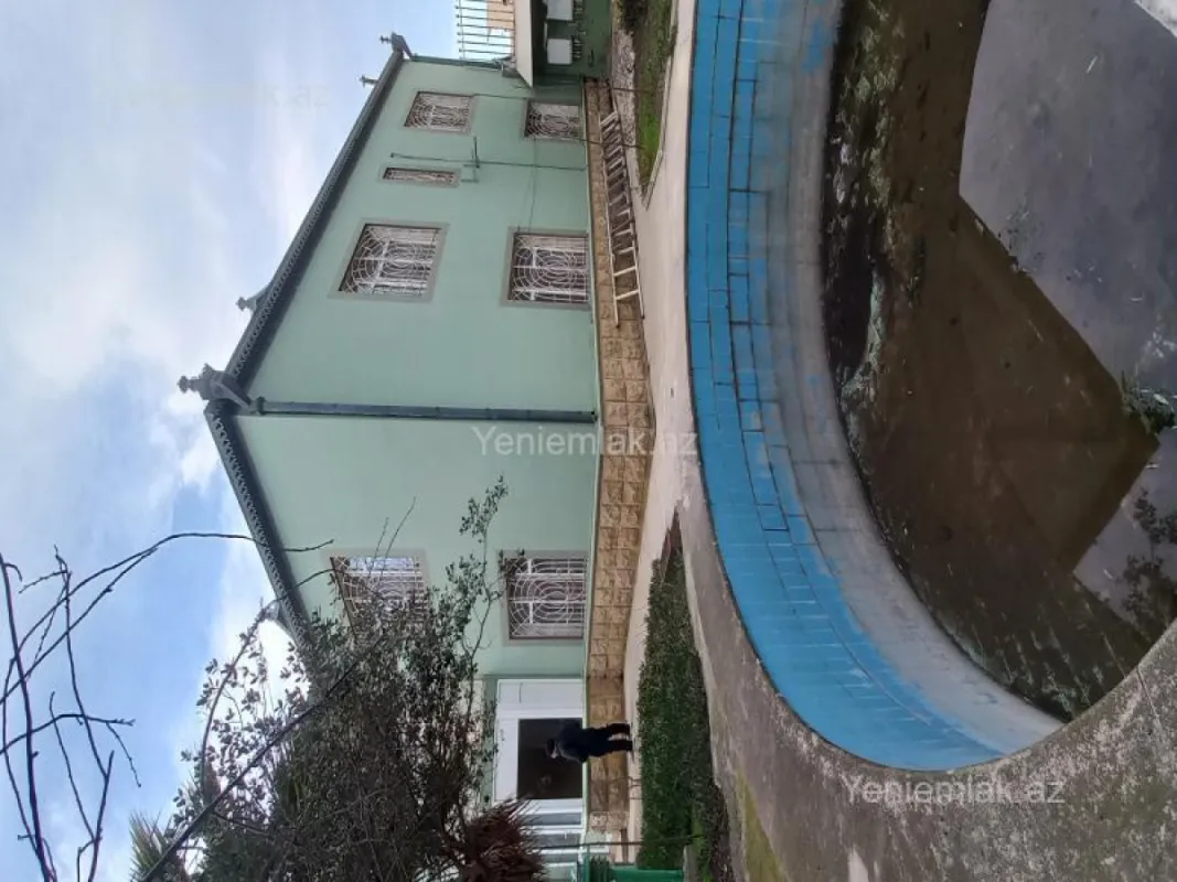 Satılır 6 otaqlı həyət evi 200 m²