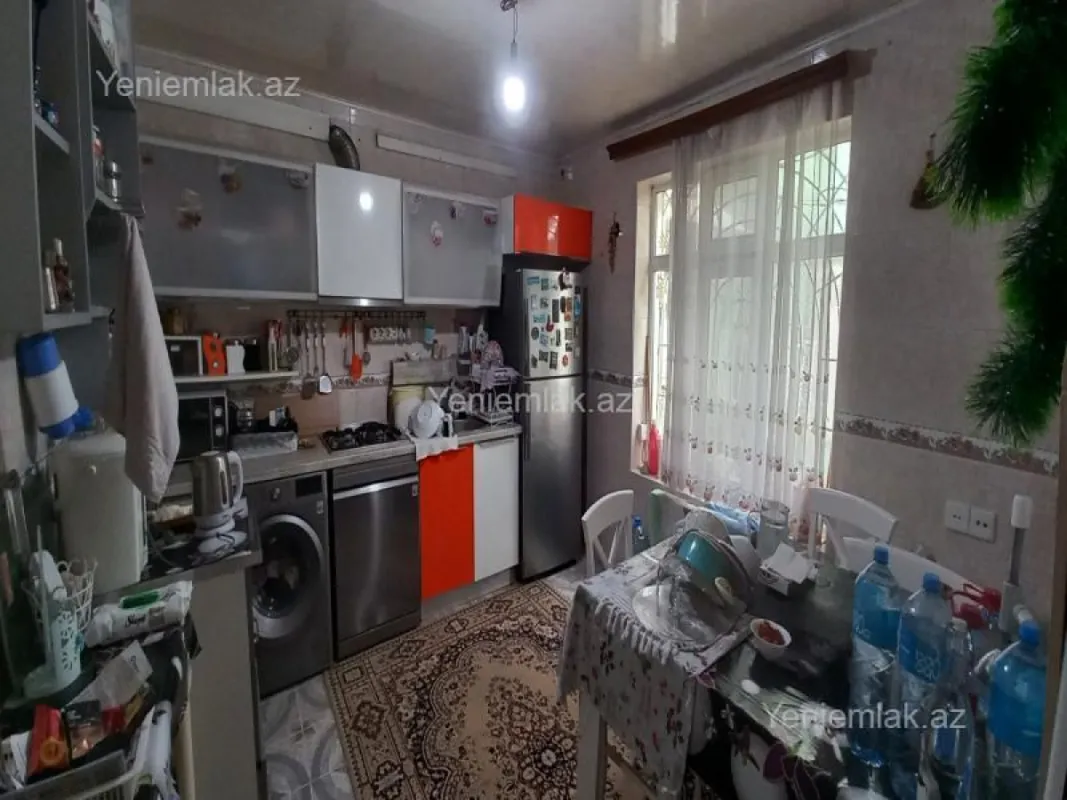 Satılır 6 otaqlı həyət evi 200 m²