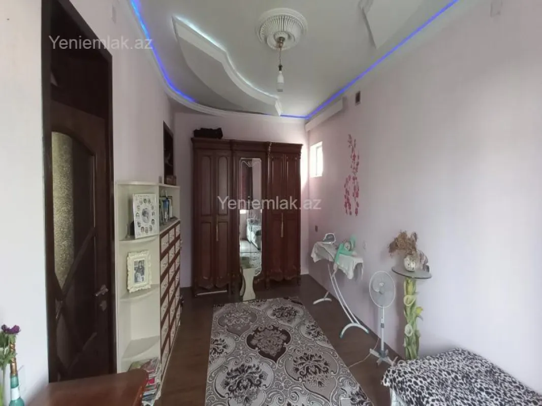 Satılır 6 otaqlı həyət evi 200 m²