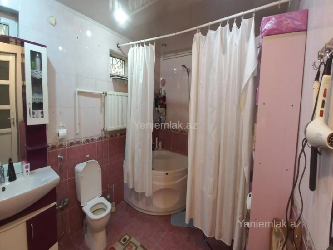 Satılır 6 otaqlı həyət evi 200 m²