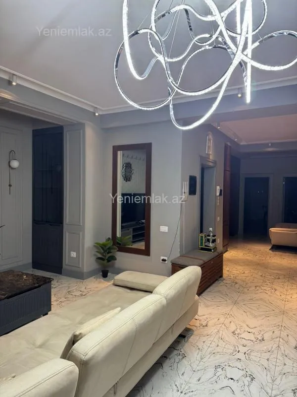 Satılır 3 otaqlı yeni tikili 115 m²