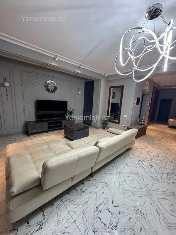 Satılır 3 otaqlı yeni tikili 115 m²