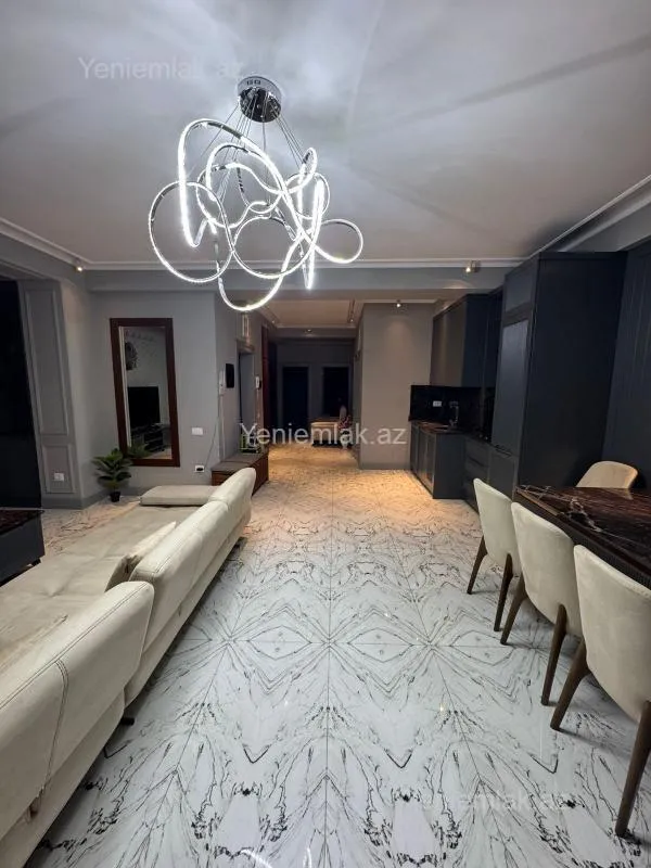 Satılır 3 otaqlı yeni tikili 115 m²