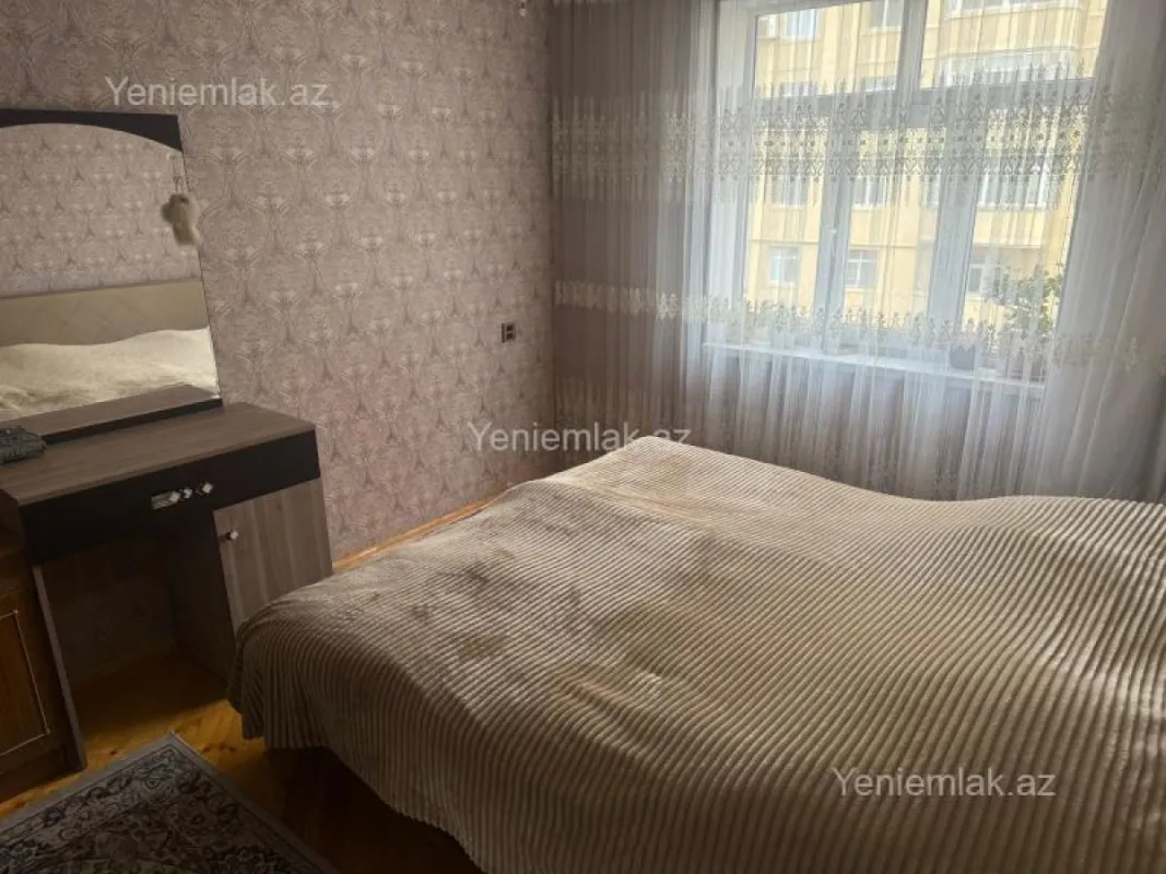 Satılır 3 otaqlı köhnə tikili 70 m²