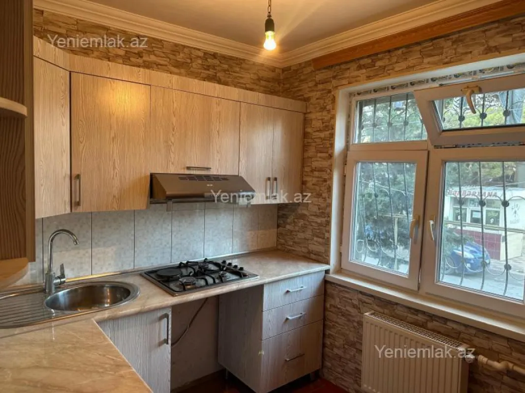 Satılır 1 otaqlı köhnə tikili 32 m²