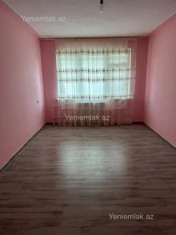 Satılır 1 otaqlı köhnə tikili 32 m²
