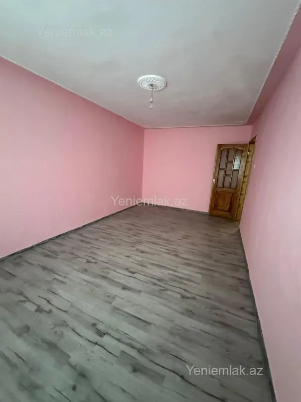 Satılır 1 otaqlı köhnə tikili 32 m²