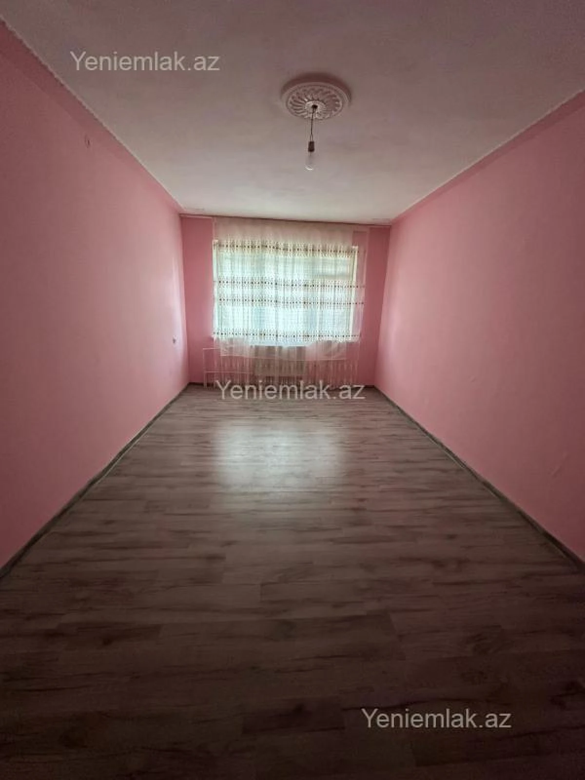 Satılır 1 otaqlı köhnə tikili 32 m²