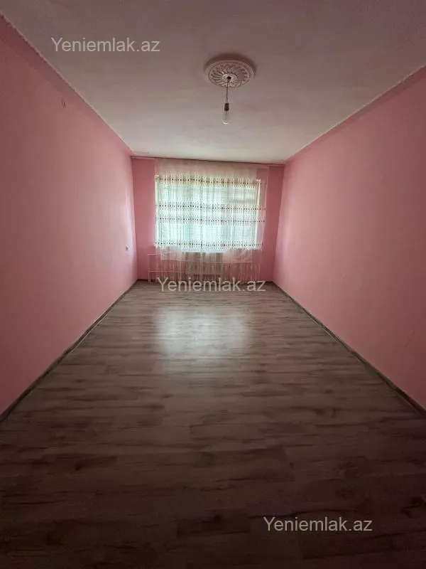 Satılır 1 otaqlı köhnə tikili 32 m²