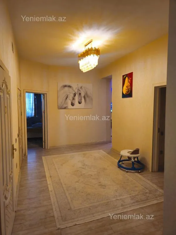 Satılır 3 otaqlı yeni tikili 132 m²