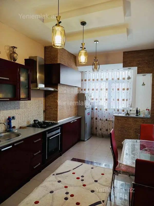 Satılır 4 otaqlı yeni tikili 180 m²