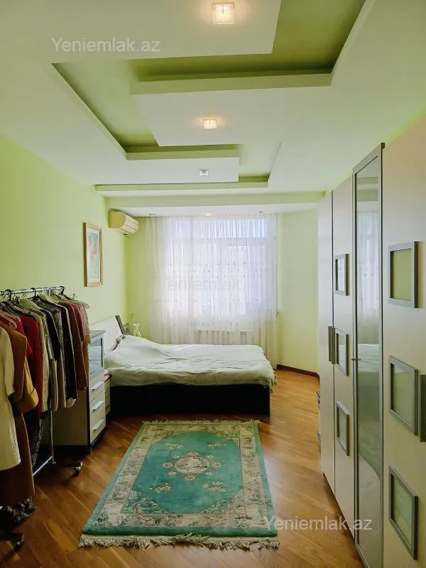 Satılır 4 otaqlı yeni tikili 180 m²