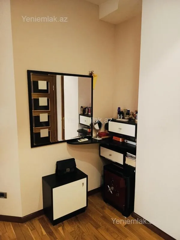 Satılır 4 otaqlı yeni tikili 180 m²