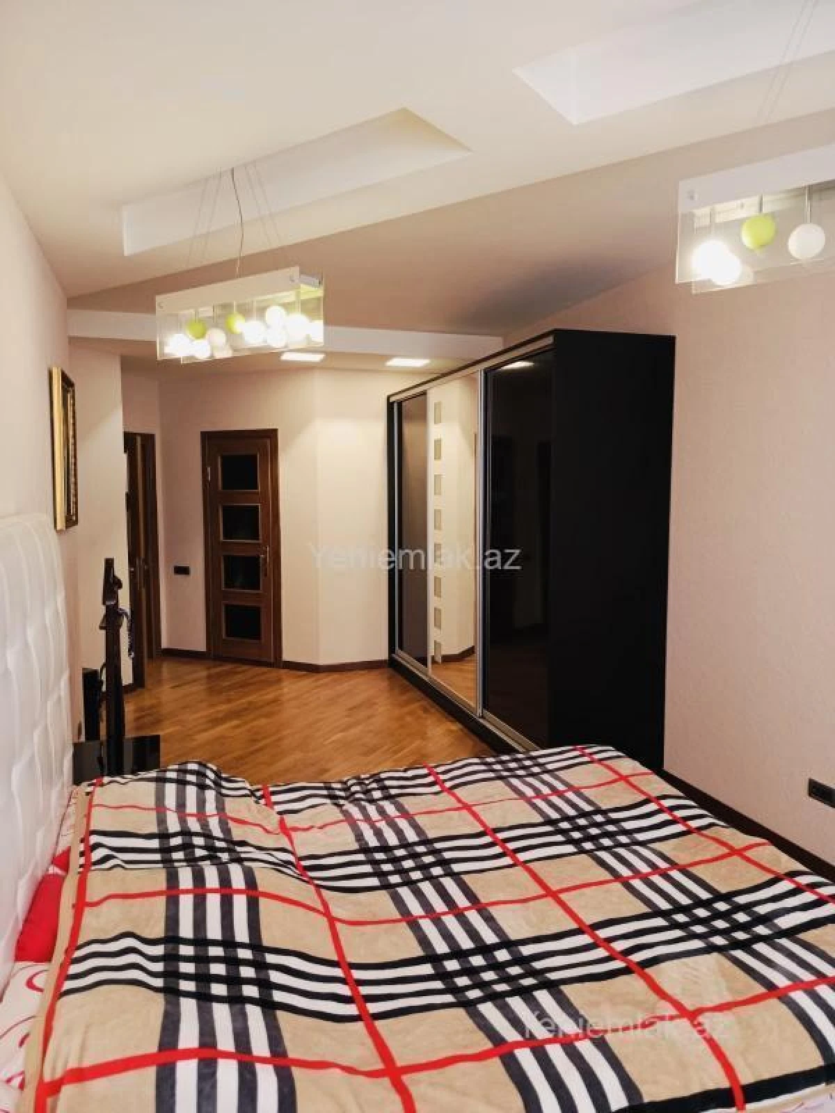 Satılır 4 otaqlı yeni tikili 180 m²