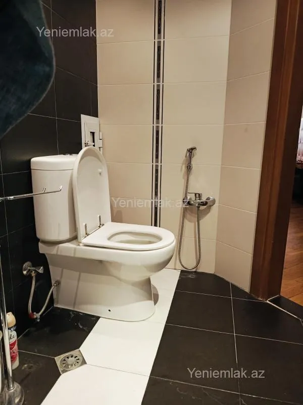 Satılır 4 otaqlı yeni tikili 180 m²