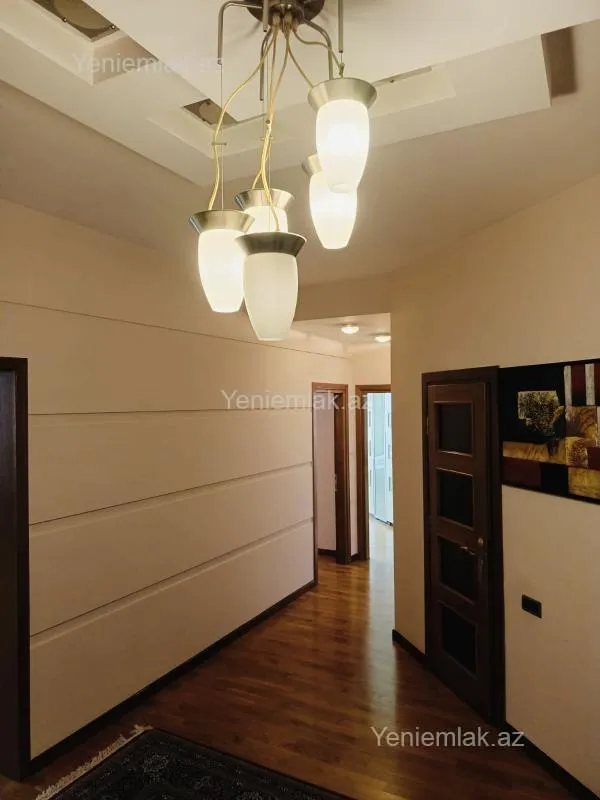 Satılır 4 otaqlı yeni tikili 180 m²