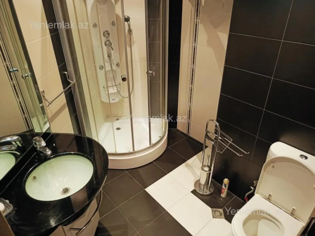 Satılır 4 otaqlı yeni tikili 180 m²