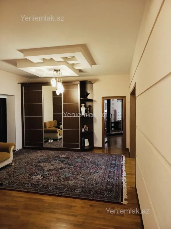 Satılır 4 otaqlı yeni tikili 180 m²