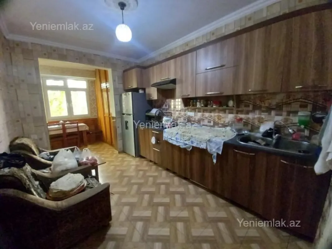 Satılır 5 otaqlı köhnə tikili 100 m²