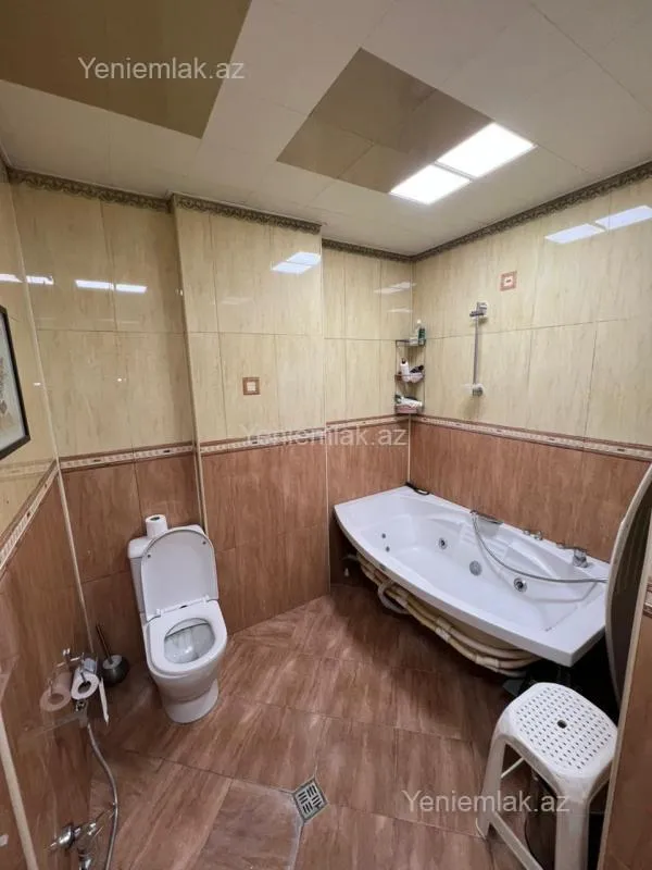 Satılır 4 otaqlı yeni tikili 180 m²