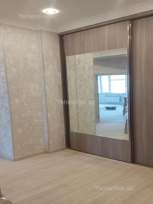 Satılır 4 otaqlı yeni tikili 130 m²