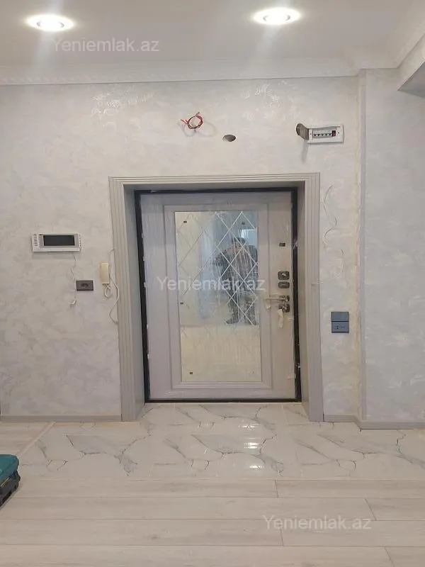 Satılır 4 otaqlı yeni tikili 130 m²