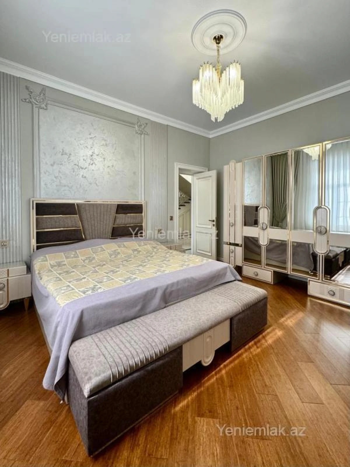 Satılır 8 otaqlı həyət evi 280 m²