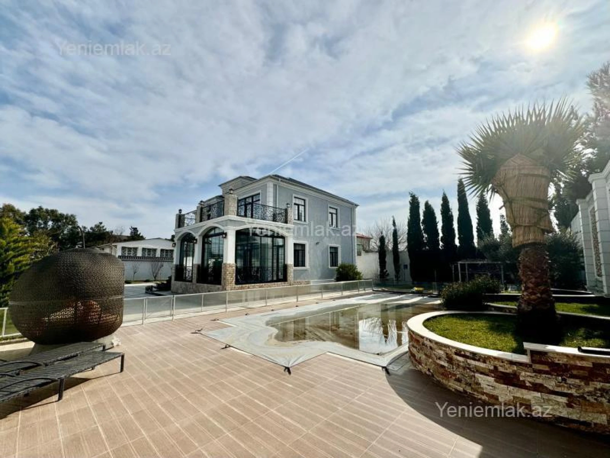 Satılır 8 otaqlı həyət evi 280 m²