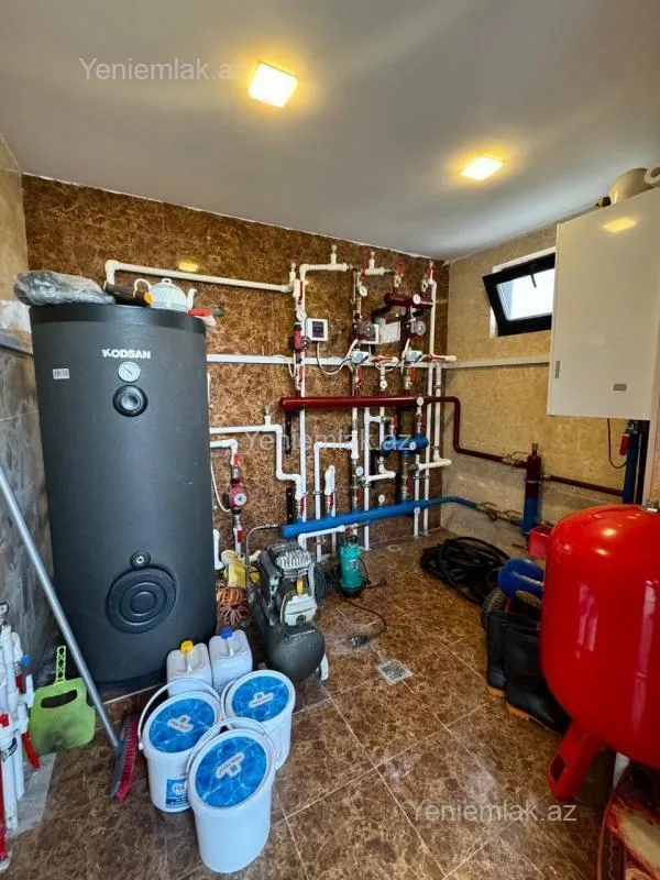 Satılır 8 otaqlı həyət evi 280 m²