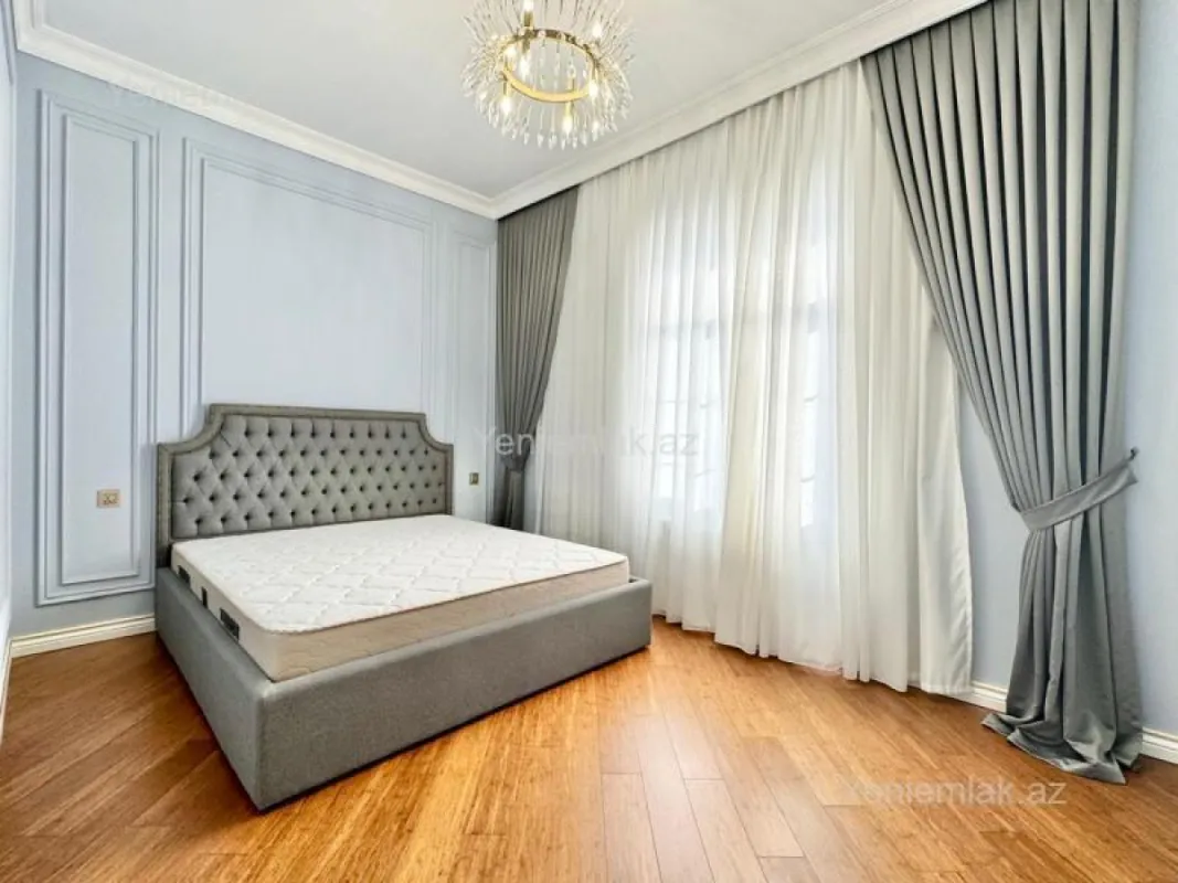 Satılır 8 otaqlı həyət evi 280 m²