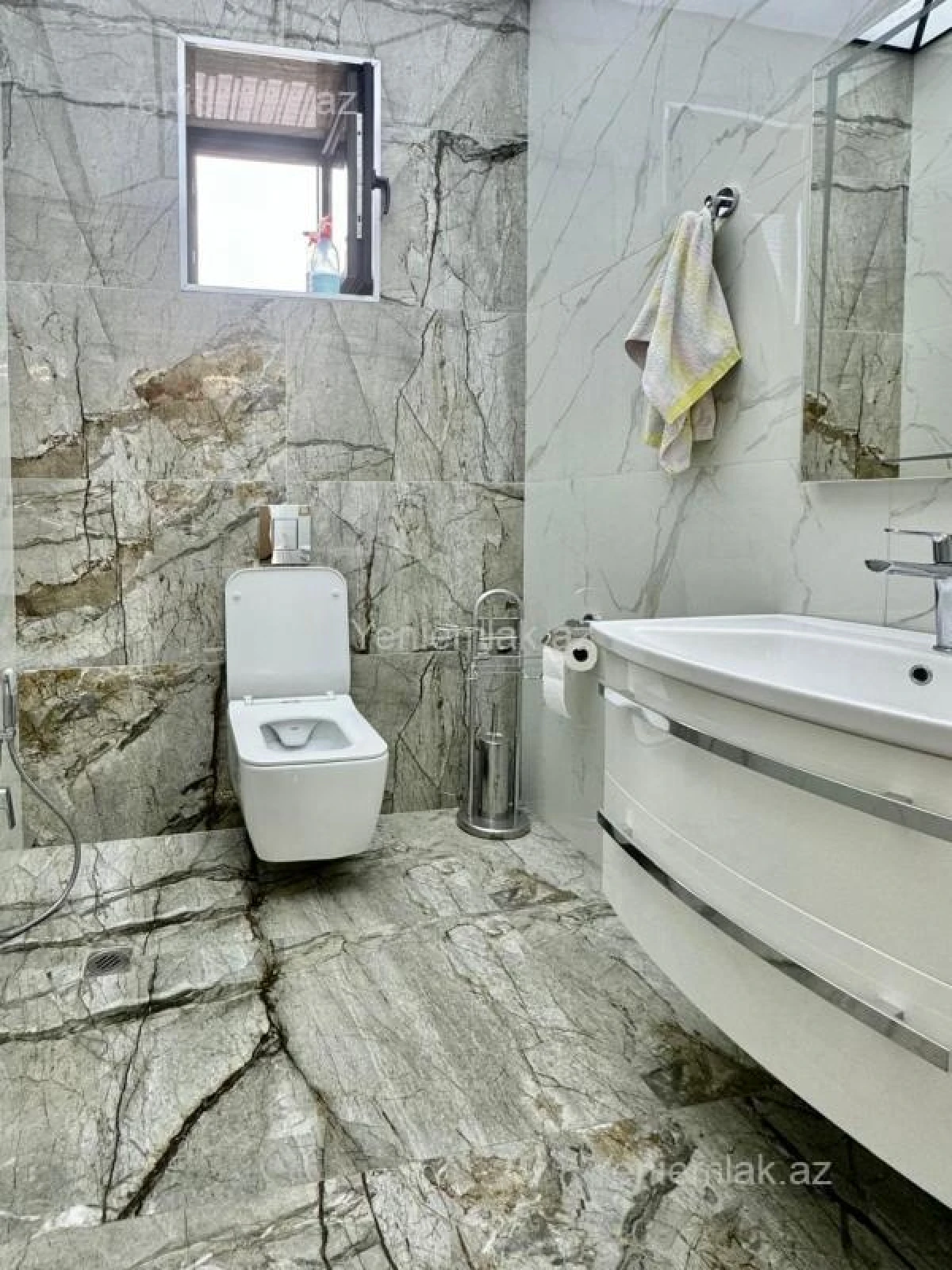 Satılır 8 otaqlı həyət evi 280 m²