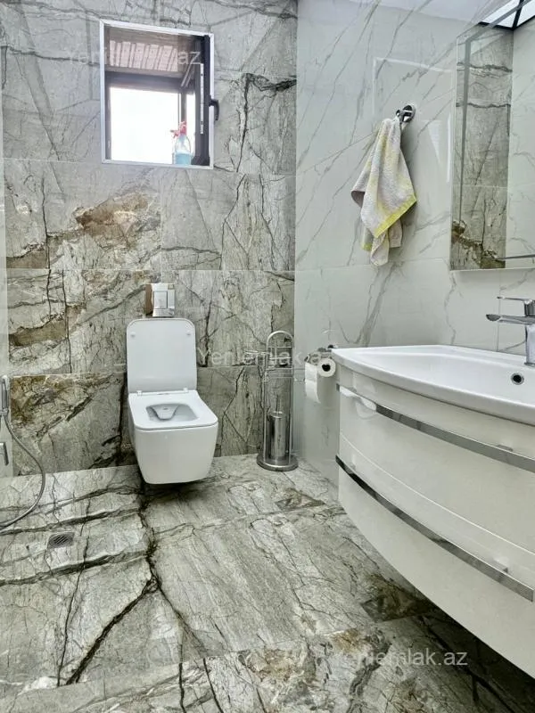 Satılır 8 otaqlı həyət evi 280 m²