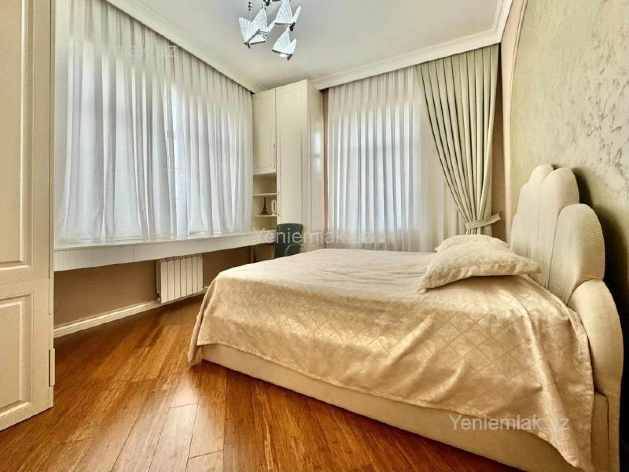 Satılır 8 otaqlı həyət evi 280 m²