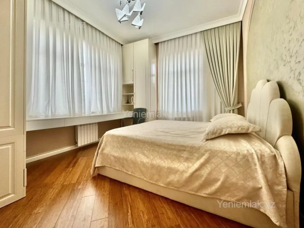 Satılır 8 otaqlı həyət evi 280 m²