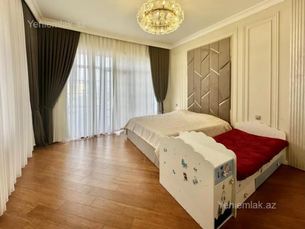 Satılır 8 otaqlı həyət evi 280 m²