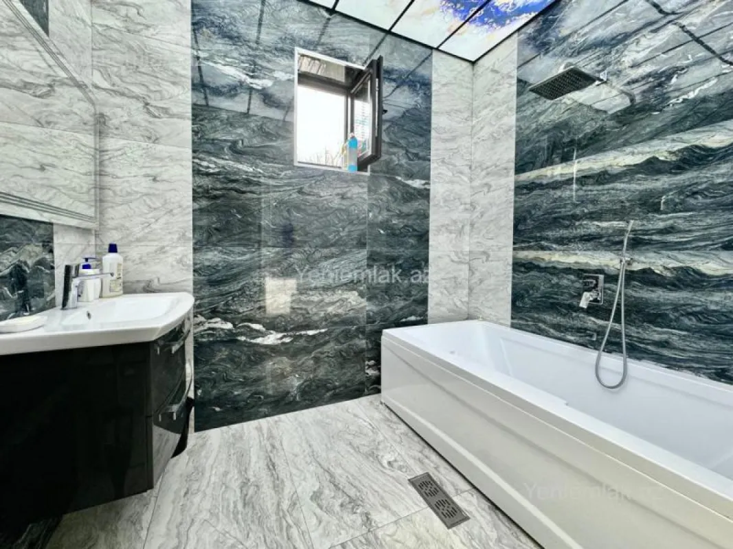 Satılır 8 otaqlı həyət evi 280 m²