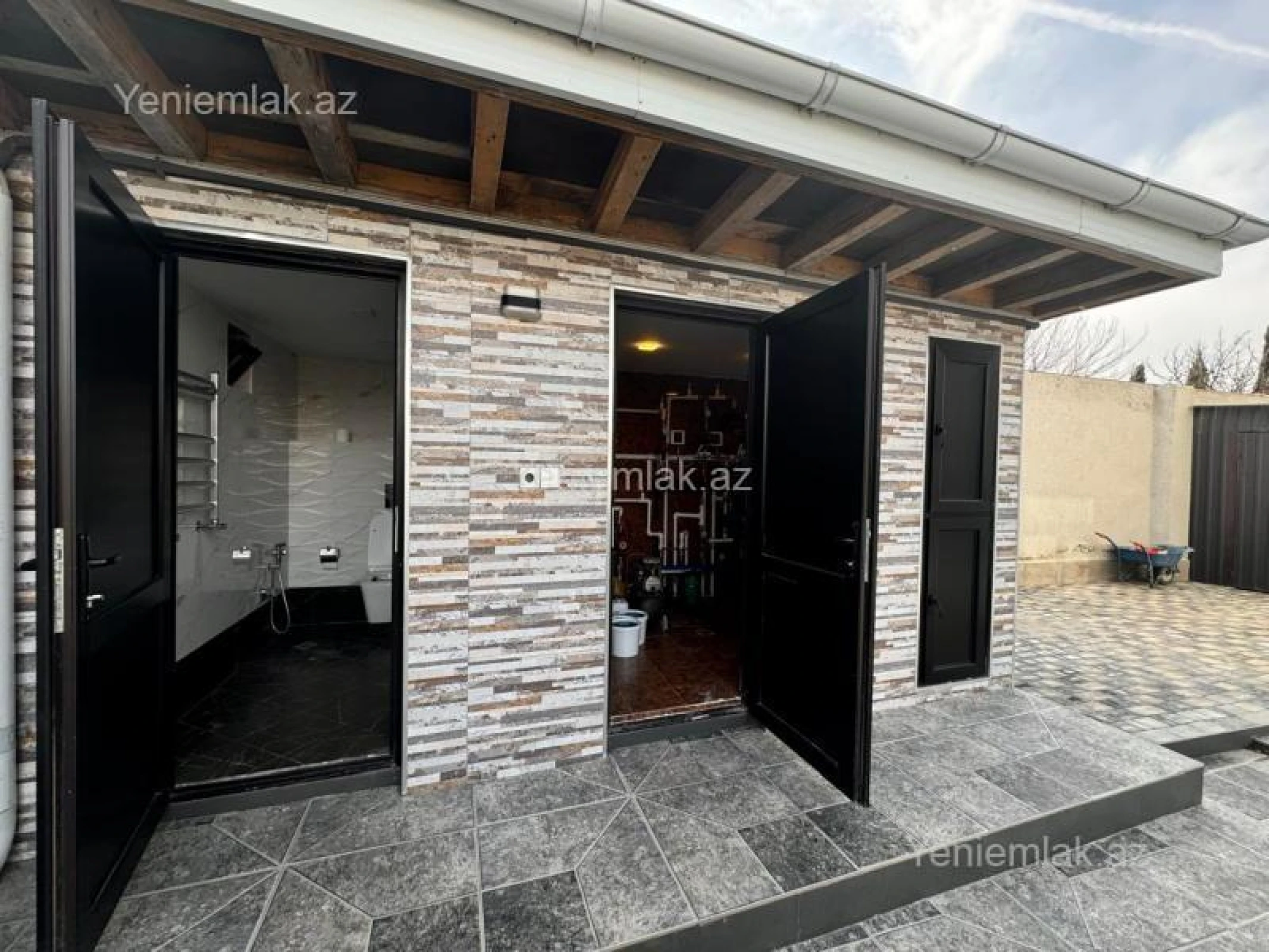 Satılır 8 otaqlı həyət evi 280 m²