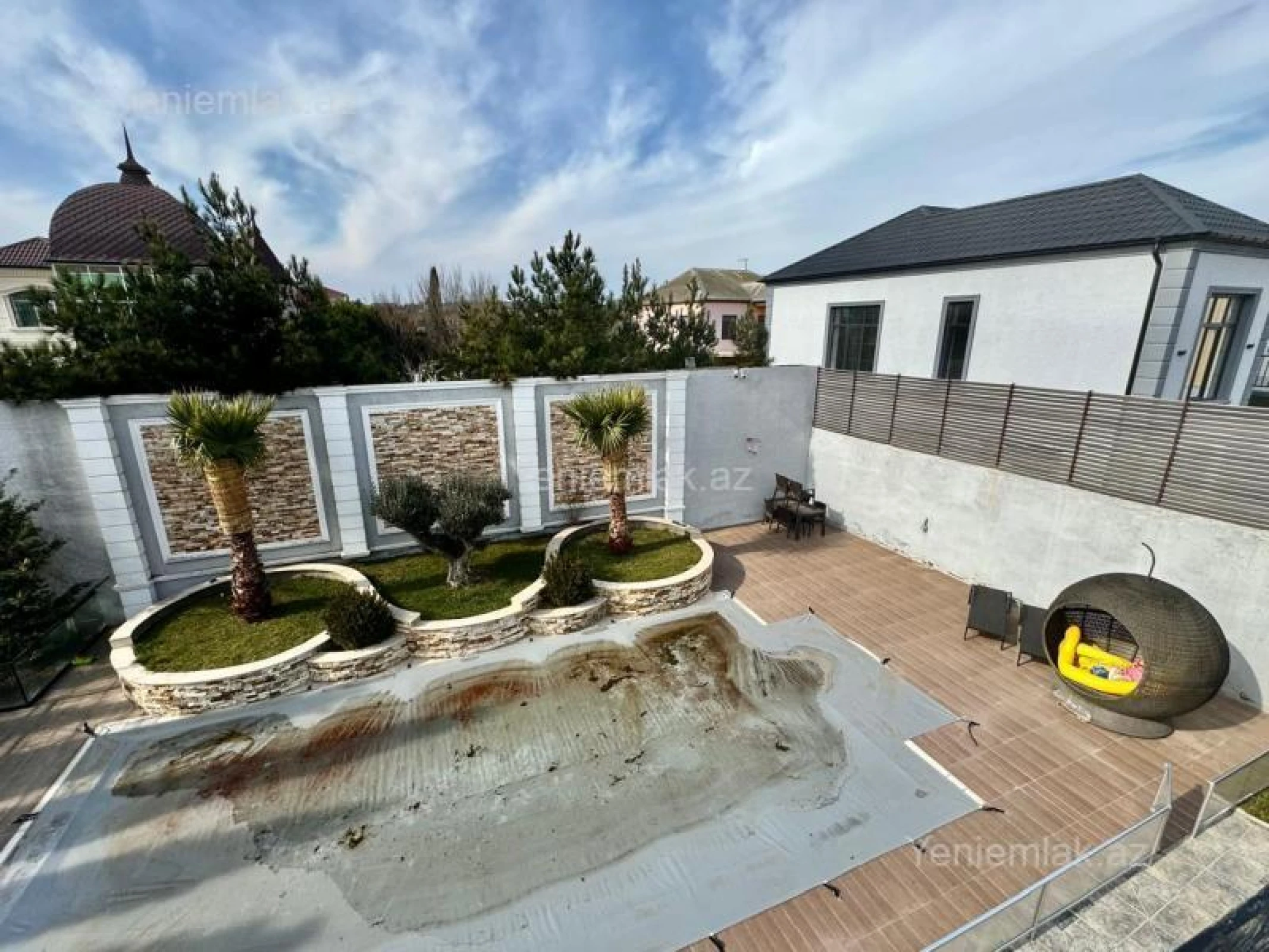 Satılır 8 otaqlı həyət evi 280 m²