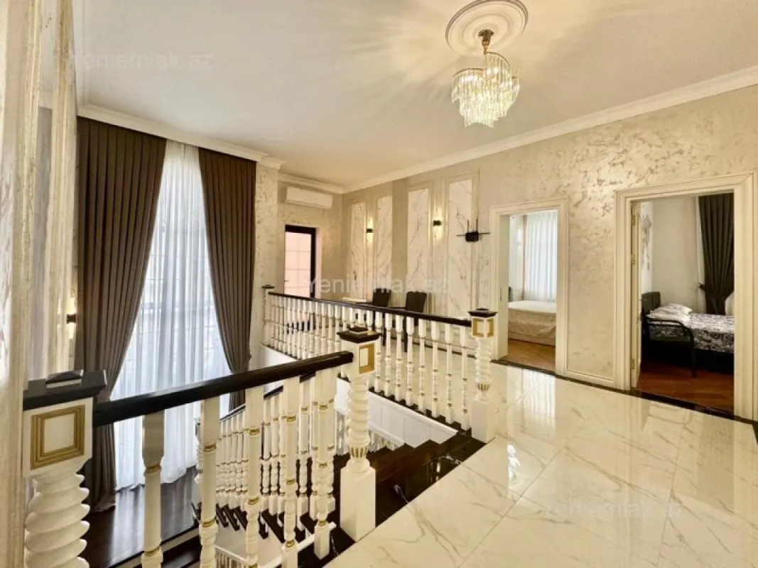 Satılır 8 otaqlı həyət evi 280 m²