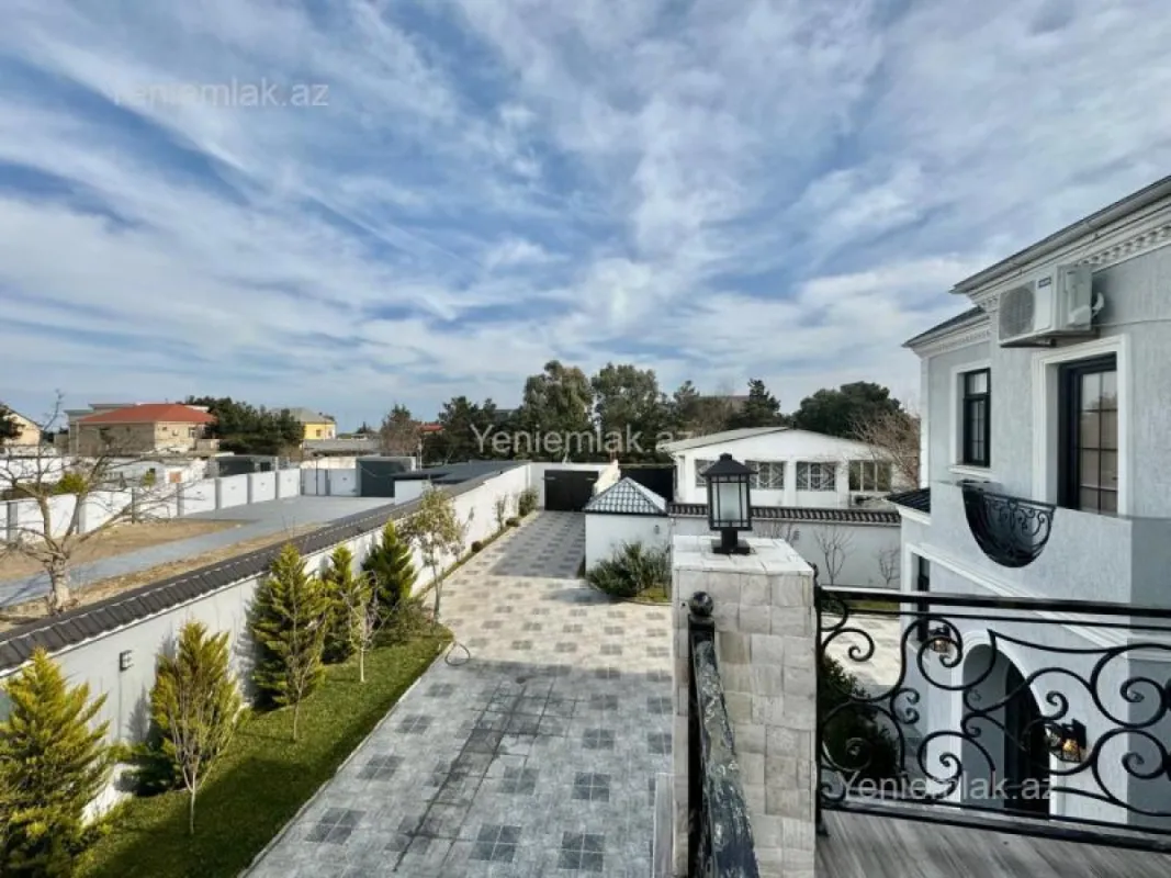 Satılır 8 otaqlı həyət evi 280 m²