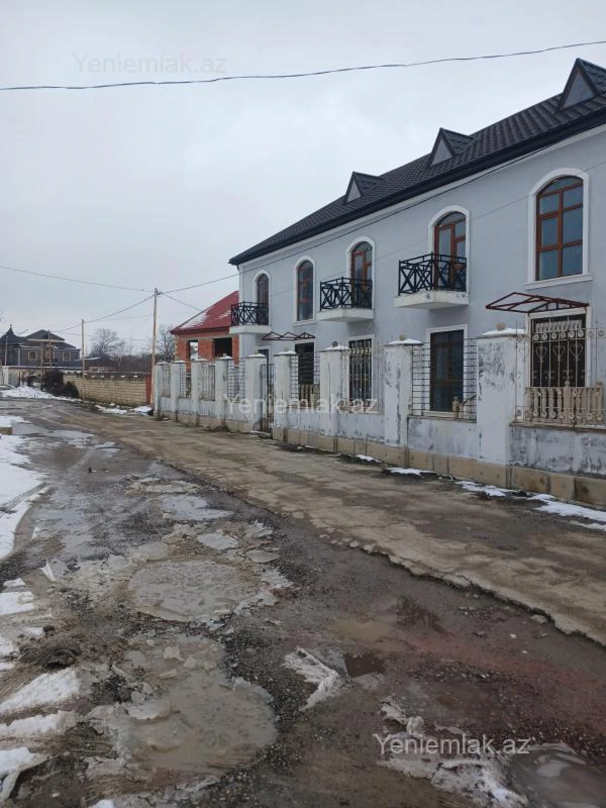 Satılır 16 otaqlı obyekt 500 m²