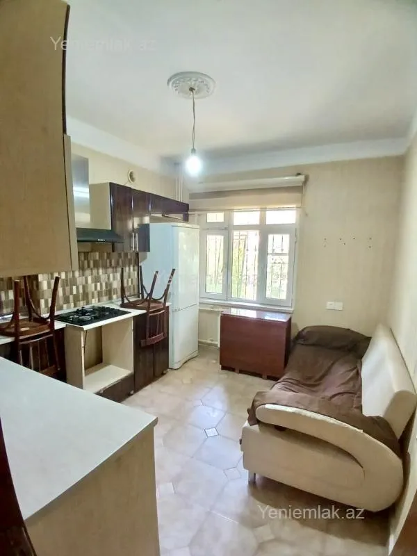 Satılır 1 otaqlı köhnə tikili 45 m²